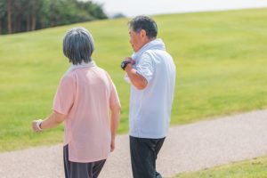 歯科検診を受けているシニアの方